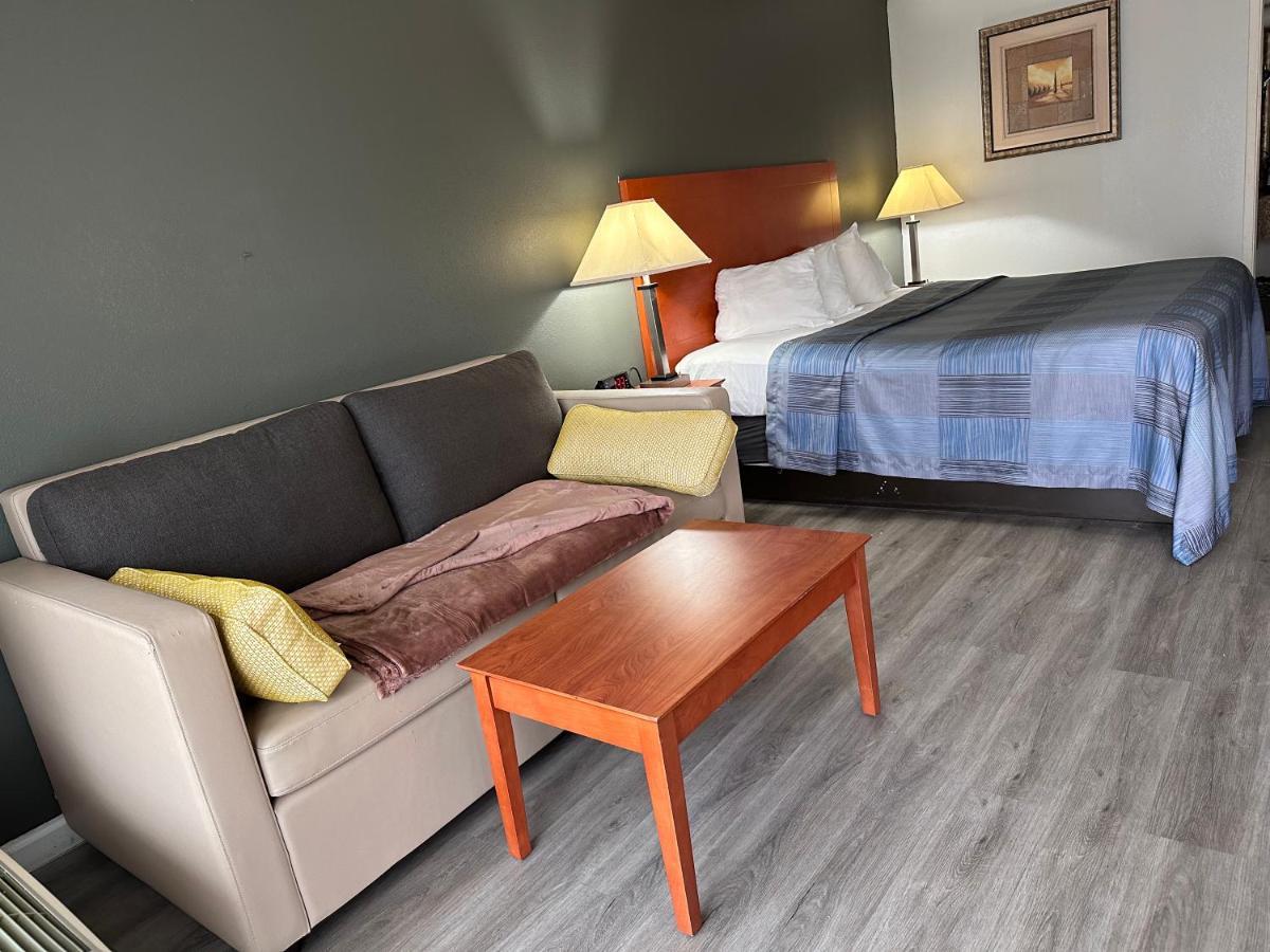 Wilkes-Barre Inn & Suites Екстер'єр фото